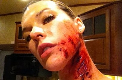 Milla Jovovich Tunjukkan Luka Berdarah di 'Resident Evil: Retribution'