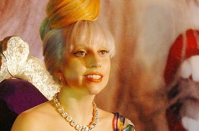 Lady GaGa Debut Sutradara di Video Musik 'Marry the Night'