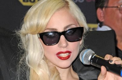 Lady GaGa Dirikan Born This Way Foundation Demi Perangi Bullying