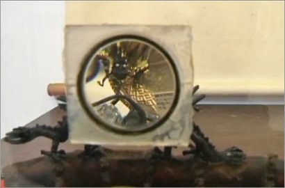 Patung Naga Berukuran Satu Sentimeter Untuk Menyambut Tahun Naga 2012