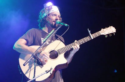 Jason Mraz Bius Ribuan Penonton di Bali