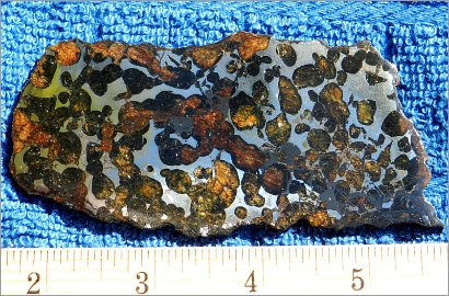 Petani di Amerika Serikat Miliki Meteorit Mengandung Kristal Hijau Bercahaya