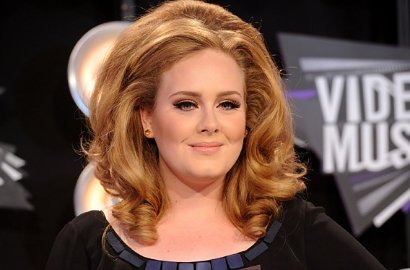 Adele Bahagia Karena Kondisi Pita Suara Semakin Pulih