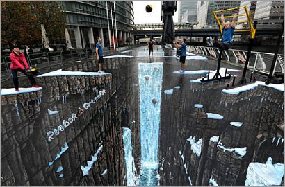 Seniman Buat Gambar 3D Air Terjun Raksasa di Pusat London