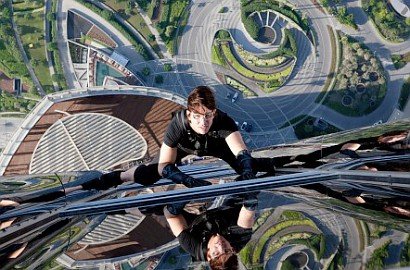 Tom Cruise Beraksi di Foto Terbaru 'Mission: Impossible Ghost Protocol'