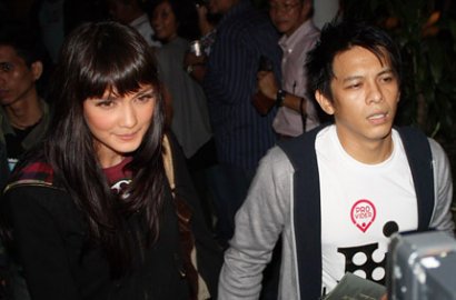 Luna Maya dan Ariel Ingin Bertunangan untuk Tepis Gosip Putus