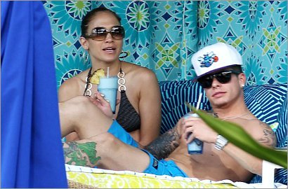 Foto Pertama Jennifer Lopez dan Casper Smart Sebagai Pasangan