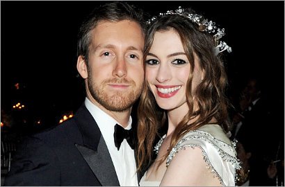 Anne Hathaway dan Adam Shulman Bertunangan
