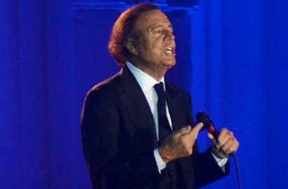 Konser Rp 4 Miliar Julio Iglesias Sukses Pukau Penonton Jakarta