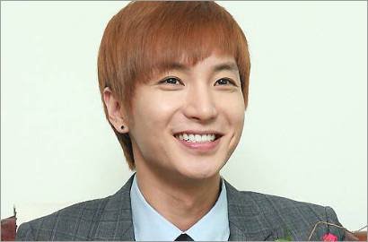 Leeteuk Super Junior Pamitan ke Fans Sebelum Wajib Militer
