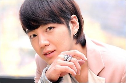 Jang Geun-suk Kucurkan Rp 39 Juta Untuk Amal