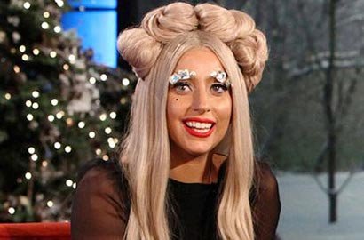 Lady GaGa Rela Bugil Demi Amal