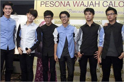Aksi Panggung SMASH Rontokkan Hati Gadis Malang