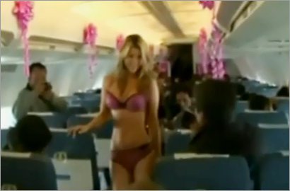 Peragaan Busana Lingerie di Atas Pesawat Bolivia