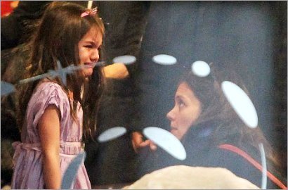 Anak Tom Cruise Ngamuk di Toko Mainan