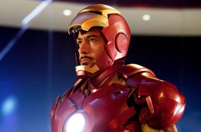 Robert Downey Jr. Ingin Pakai Sepatu Berhak Tinggi di 'Iron Man 3'