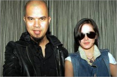 Mulan Jameela dan Ahmad Dhani Diisukan Bawa Bayi Menginap di Hotel