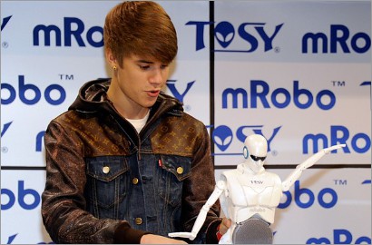 Justin Bieber Demonstrasikan Robot di Pameran Elektronik Las Vegas