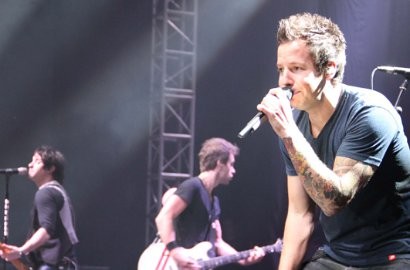 Konser Simple Plan Hipnotis Ribuan Fans Jakarta