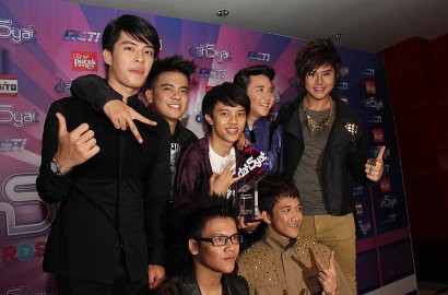 SMASH Senang Menangi Boyband Terdahsyat di Dahsyat Awards RCTI 2012