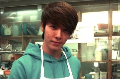 Follower Twitter Capai 1 Juta, Donghae Suju Panggang Kue