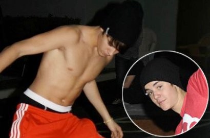 Telanjang Dada Main Skateboard, Justin Bieber Hebohkan Fans