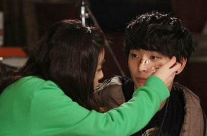 Adegan Romantis Kang Sora dan Jinwoon 2AM di 'Dream High 2'