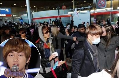 Cedera Kaki, Onew SHINee Absen di 'Music Bank' Paris