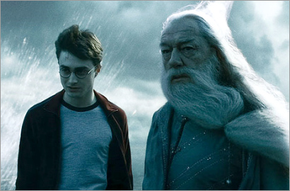 Daniel Radcliffe Akui Pemeran Dumbledore Inspiratornya Jadi Pemabuk