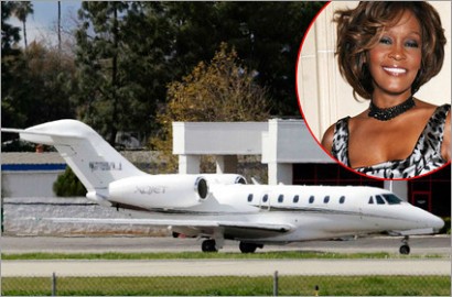 Jenazah Whitney Houston Sedang Diterbangkan ke New Jersey