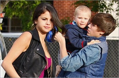 Justin Bieber dan Selena Gomez Liburan Sambil Asuh Adik