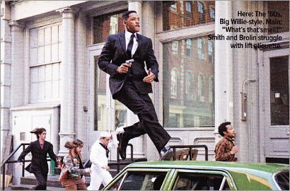 Will Smith Berlari di Atas Mobil di 'Men in Black 3'