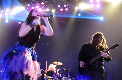 Konser Evanescence Buat Fans Jakarta Histeris