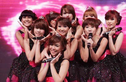 Cherry Belle Kolaborasi dengan Titiek Puspa di Konser Ultah ke-1