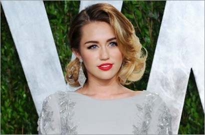 Miley Cyrus Kritik Twitter Gara-Gara Ancaman Mati