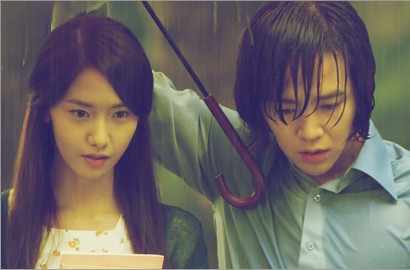Adegan Romantis Yoona SNSD dan Jang Geun-suk di Pantai