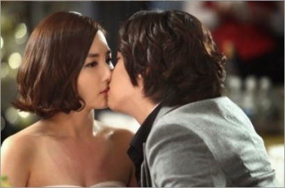 Lee Jang Woo Ungkap Cerita Ciumannya dengan Park Min Young