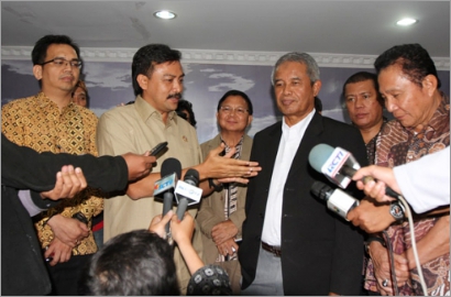 Menpora Tetap Akui Kepemimpinan Djohar Arifin di PSSI