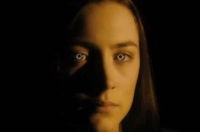 Alien Kendalikan Saoirse Ronan di Teaser Trailer 'The Host'