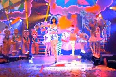Katy Perry Ungkap Masa Kecil di Trailer Perdana 'Katy Perry: Part of Me'