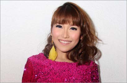 Ayu Ting Ting Berkelit Ditanya Isu Nikah Desember 2012