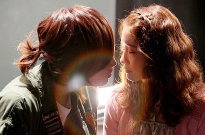 Ciuman Romantis Yoona SNSD dan Jang Geun-suk di 'Love Rain'