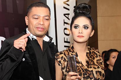 Krisdayanti Marah Diisukan Pisah Ranjang dengan Raul Lemos