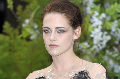 Kristen Stewart Malu-Malu Ngaku Datang Pesta Ultah Robert Pattinson