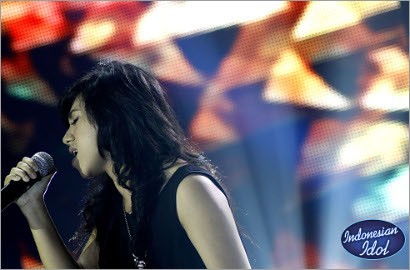 Dera Peserta Keenam yang Pulang di 'Indonesian Idol' 2012