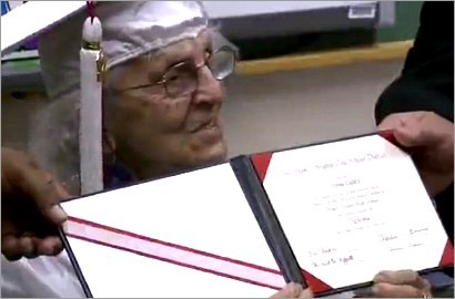 Nenek Asal Amerika Lulus SMA di Usia 97 Tahun