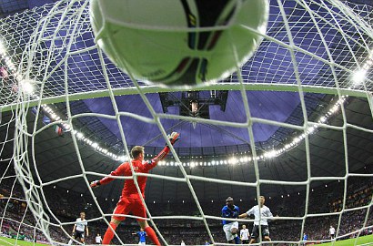 2 Gol Mario Balotelli Singkirkan Jerman dari Euro 2012