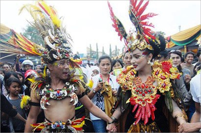 Anang-Ashanty Jadi Artis Pertama di Jember Fashion Carnaval