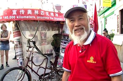 Kisah Seorang Petani Mengayuh Becak dari China ke London