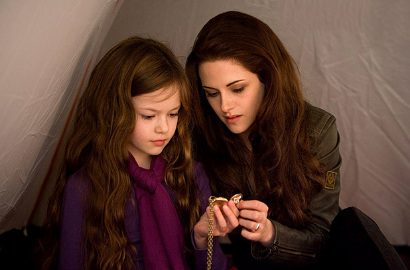Kristen Stewart Tunjukkan Kasih Sayang Ibu di Foto 'Breaking Dawn 2'